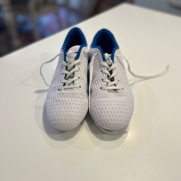 EUC White Soccer Cleats - Picture 6 of 6